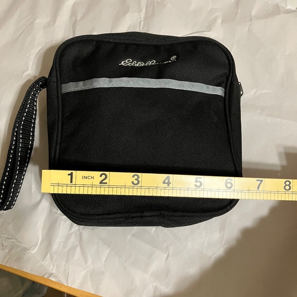 EDDIE BAUER TRAVEL DRINK SET, FLASK, CUP, CAN & BOTTLE OPENER, ZIP TRAVEL POUCH - Picture 6 of 10